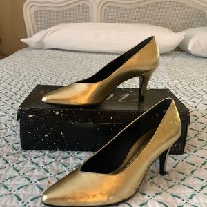 Night life by Life Otride Gold heels